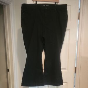 NWOT Torrid Sz 28 R Black Bombshell Flare Super Soft Denim Jeans Sexy Curve Bomb